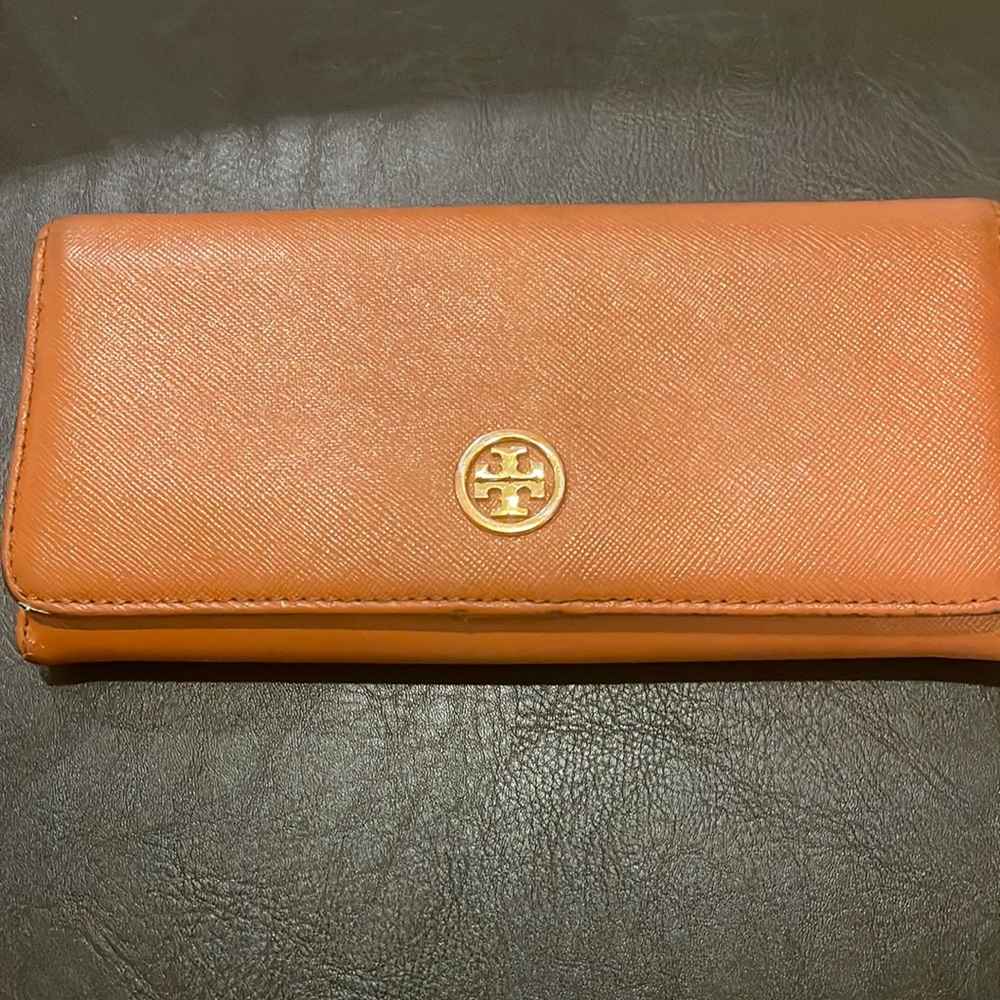 Tan Tory Burch wallet